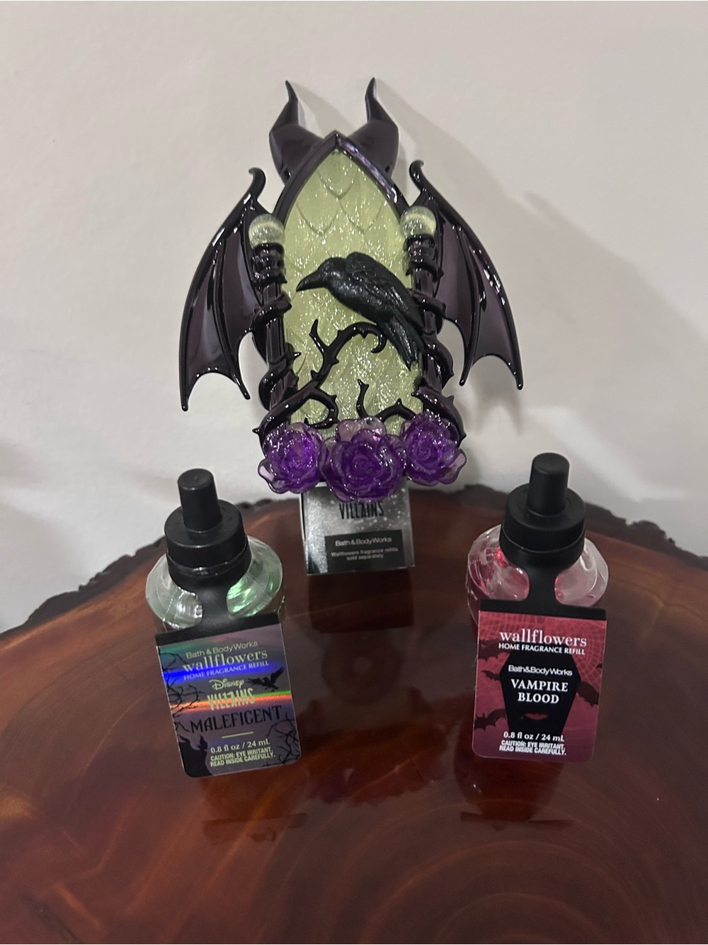 NWT Bath & Body Works Villains Wallflower Plug & Refills